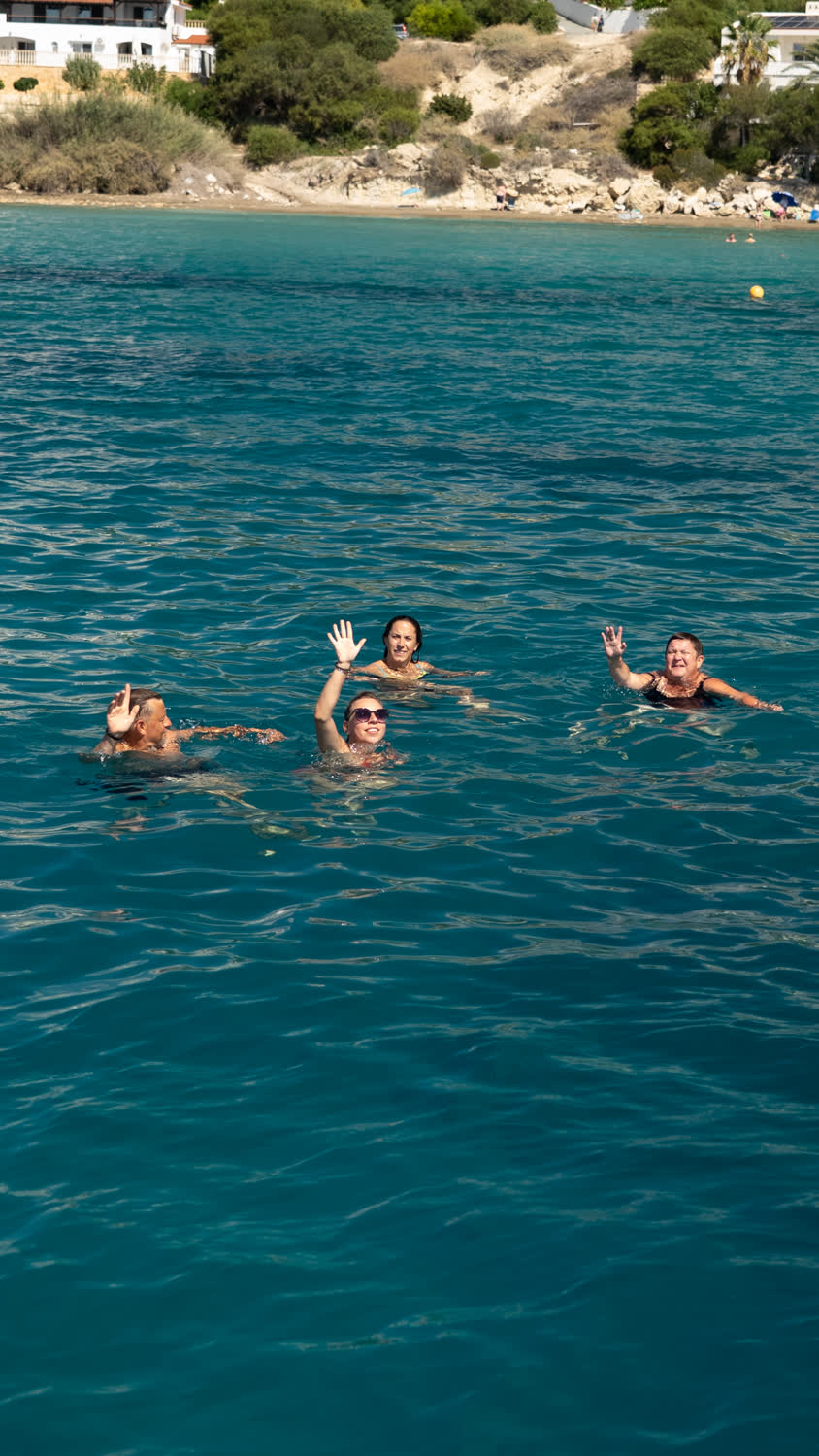 Schwimmen im Mittelmeer vor Paphos